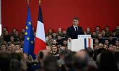 Le président Emmanuel Macron présente ses voeux aux forces armées sur la base aérienne militaire d'Istres, le 15 janvier 2026 dans les Bouches-du-Rhône ( POOL / Philippe Magoni )