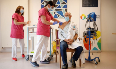 CORONAVIRUS: PLUS DE 2,1 MILLIONS DE VACCINATIONS RÉALISÉES EN FRANCE