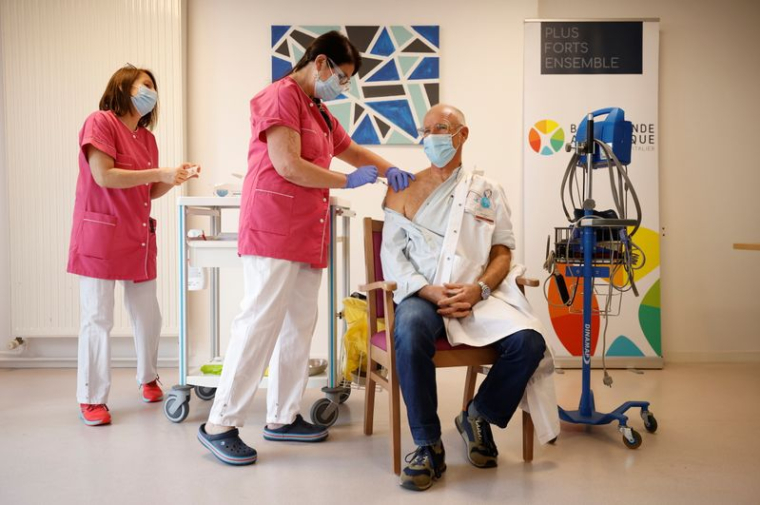 CORONAVIRUS: PLUS DE 2,1 MILLIONS DE VACCINATIONS RÉALISÉES EN FRANCE