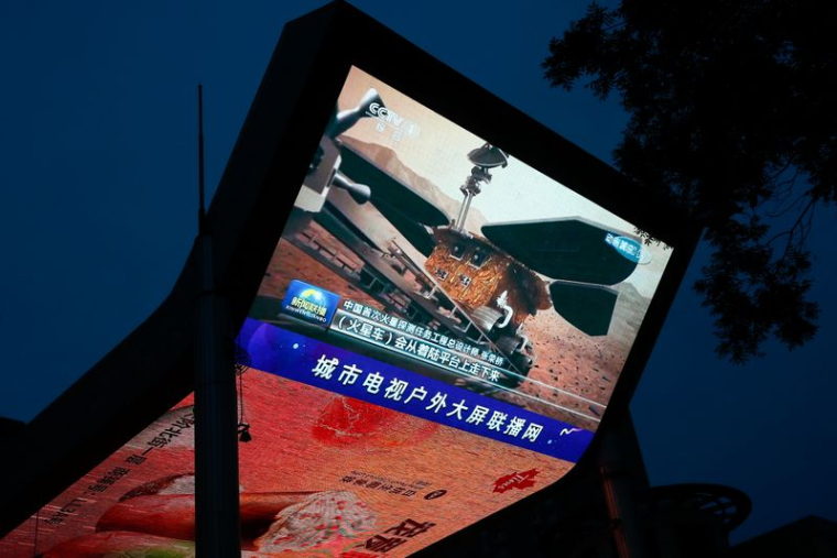 LA CHINE PUBLIE LES PREMIÈRES IMAGES DE MARS PRISES PAR SON ROVER