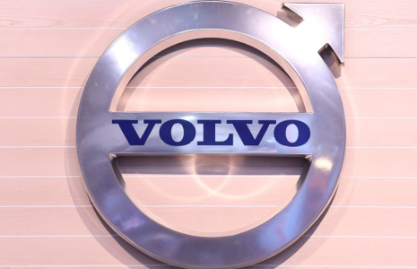 VOLVO BAT LE CONSENSUS MAIS LA PÉNURIE DE PUCES PERSISTE