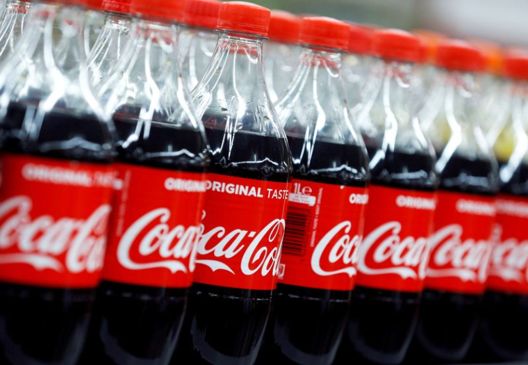 Photo d'archives des bouteilles de Coca-Cola photographiés à dans un supermarché