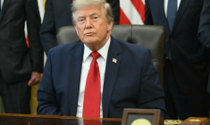 Le président américain dans le Bureau ovale de la Maison Blanche, le 13 juillet 2026 à Washington ( AFP / SAUL LOEB )