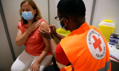 FRANCE: UNE ÉPIDÉMIOLOGISTE DE L'INSERM PRÔNE LA VACCINATION DE PLUS DE 90% DE LA POPULATION