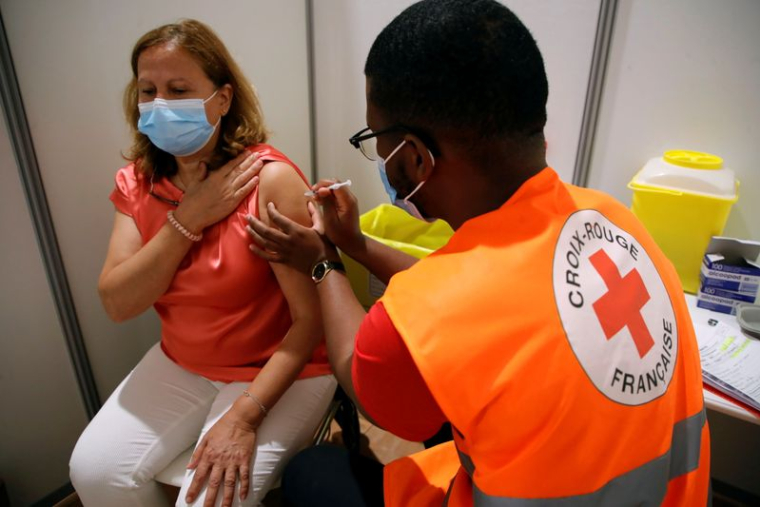 FRANCE: UNE ÉPIDÉMIOLOGISTE DE L'INSERM PRÔNE LA VACCINATION DE PLUS DE 90% DE LA POPULATION