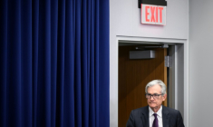 Le président de la Réserve fédérale américaine (Fed), Jerome Powell, arrive pour une conférence de presse après la réunion du Comité fédéral de l'open market à Washington, le 30 juillet 2025 ( AFP / Mandel NGAN )