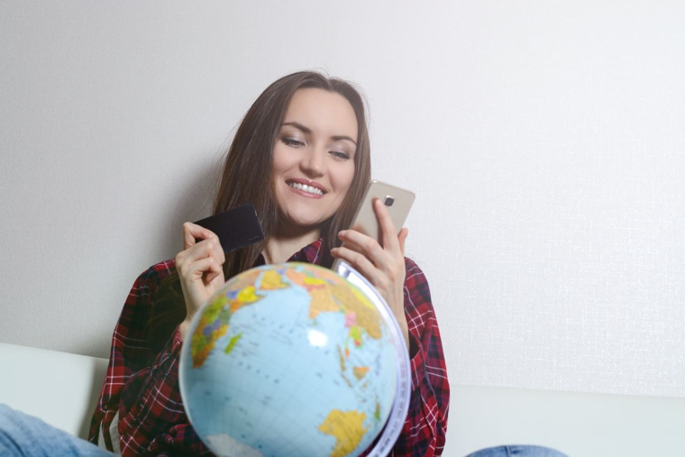Quelle carte bancaire BoursoBank est la plus adapt&eacute;e &agrave; votre profil de voyageur ? (Cr&eacute;dit Adobe Stock)