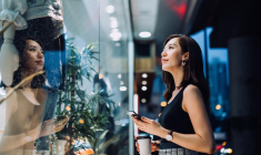 Découvrez le temple du shopping de luxe créé par le millionnaire Philippe Catteau à Versailles. crédit photo : Getty Images