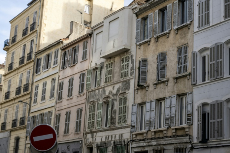 Habitations d'une rue de Marseille, le 20 janvier 2026 ( AFP / MIGUEL MEDINA )