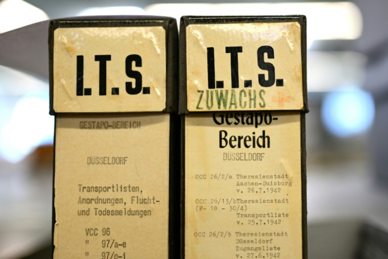 Des dossiers de la gestapo sur les victimes du nazisme conservées dans les archives de Bad Arolsen, le 6 mars 2025 en Allemagne ( AFP / Ina FASSBENDER )