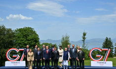 Photo de famille des dirigeants du G7 et des participants réunis à Evian, le 16 juin 2026 en France ( AFP / Mandel NGAN )
