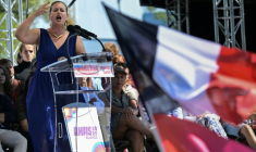 Mathilde Panot lors des universités d'été de La France Insoumise à Châteauneuf-sur-Isère dans la Drôme le 24 août 2025 ( AFP / JEAN-PHILIPPE KSIAZEK )