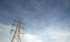 Des pylônes haute tension transportant l'électricité de l'Espagne au Portugal près de la frontière, à Lindoso, au Portugal, le 28 avril 2025 ( AFP / MIGUEL RIOPA )