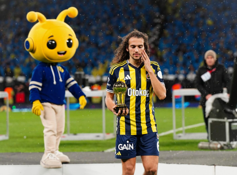 Mattéo Guendouzi visé par un jeu de bouteille