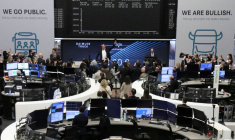 DAIMLER TRUCK EN HAUSSE POUR SES DÉBUTS EN BOURSE