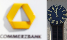 DEUTSCHE BANK ET COMMERZBANK PRÉFÈRENT UNE OPA PLUTÔT QU'UNE HOLDING