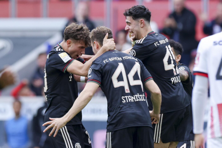 Le Bayern renverse Fribourg au bout du suspense