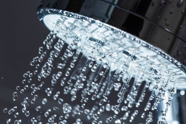 Comment réduire sa consommation d'eau ?-iStock-artisteer