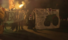 Mercosur: les agriculteurs bloquent le boulevard périphérique parisien