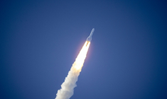 An Ariane 6 rocket launches from the Guiana Space Centre carrying the MTG-I2 (Meteosat  ( AFP / RONAN LIETAR )
