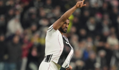 Un fan d'Aristote joue à la Juventus