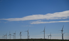 Une étude de l'Institut de l'économie pour le climat (I4CE) met l'accent sur le manque d'investissements dans l'éolien et la rénovation énergétique des bâtiments. ( AFP / GABRIEL BOUYS )