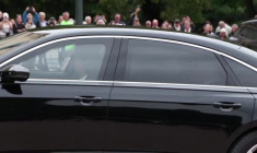 Le nouveau roi Haakon de Norvège arrive au palais royal après le décès de Harald