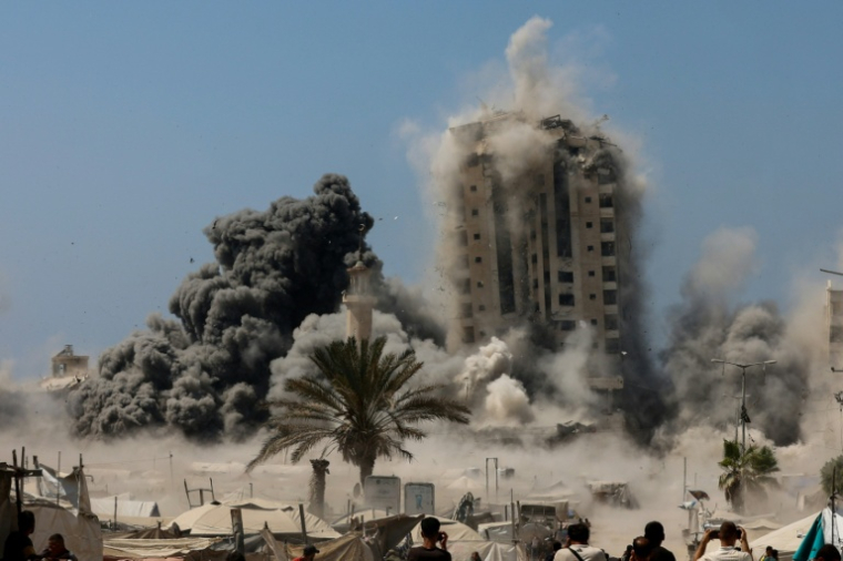 Frappe israélienne sur la tour Mushtaha, utilisée selon l'armée israélienne par le Hamas, dans la ville de Gaza, le 5 septembre 2025 ( AFP / Omar AL-QATTAA )