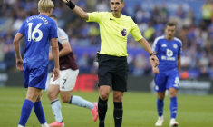 L’ex-arbitre David Coote justifie ses déboires par son homosexualité dissimulée