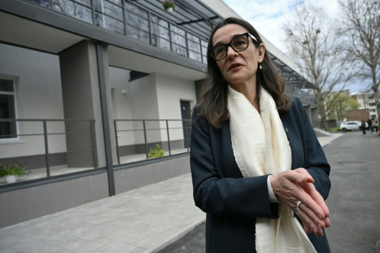 Bernadette Castel-Hollingsworth, la représentante en Ukraine du Haut Commissariat des Nations unies pour les réfugiés, lors d'un entretien à l'AFP le 25 avril 2026 à Slavoutytch dans le nord de l'Ukraine ( AFP / Genya SAVILOV )
