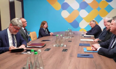 Le candidat à la présidentielle française Édouard Philippe rencontre Zelensky à Kiev