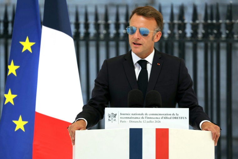 Le président français Emmanuel Macron s'exprime lors de la première journée nationale de commémoration de la reconnaissance de l'innocence d'Alfred Dreyfus, officier juif injustement condamné pour haute trahison à fin du 19e siècle, le 12 juillet 2026 à Paris ( POOL / Thomas SAMSON )