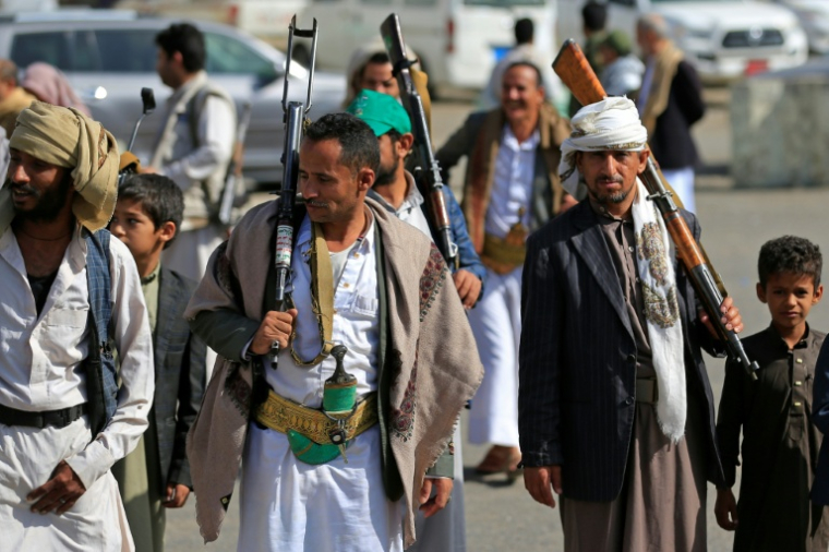 Des partisans des autorités houthies défilent lors d’un rassemblement visant à recruter de nouveaux combattants, à Sanaa, le 10 septembre 2026 au Yémen ( AFP / Mohammed HUWAIS )
