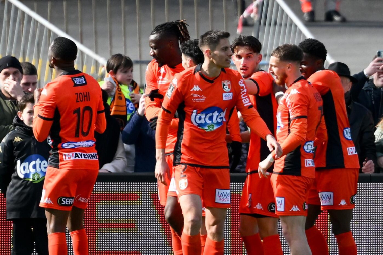 Metz passe leader après un match fou, le Paris FC s'effondre
