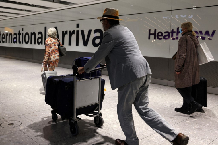 Aéroport d'Heathrow à Londres, le 30 novembre 2021. ( AFP / ADRIAN DENNIS )