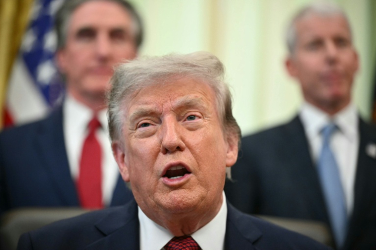 Le président américain Donald Trump parle à la presse dans le Bureau ovale de la Maison Blanche, à Washington, le 24 juillet 2026 ( AFP / Mandel NGAN )