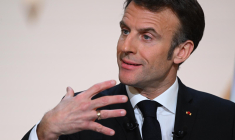 Emmanuel Macron, le 27 février 2023, à Paris  ( POOL / Stefano Rellandini )