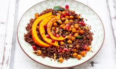 Il est possible de booster ses défenses immunitaires par une alimentation adaptée, des huiles essentielles et d’autres compléments alimentaires. ( crédit photo : Getty Images )