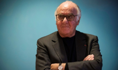 Serge Trigano à Paris, le 7 décembre 2021. ( AFP / JULIEN DE ROSA )