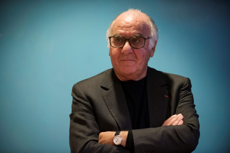 Serge Trigano à Paris, le 7 décembre 2021. ( AFP / JULIEN DE ROSA )