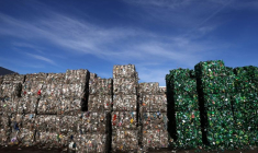 Une usine de recyclage de déchets plastiques