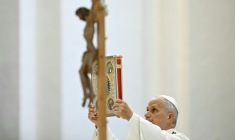 Le pape Léon XIV célèbre une messe à la basilique Sainte-Marie-des-Anges lors d'une visite pastorale à Assise, le 6 août 2026 ( AFP / Filippo MONTEFORTE )