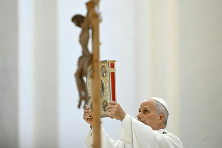 Le pape Léon XIV célèbre une messe à la basilique Sainte-Marie-des-Anges lors d'une visite pastorale à Assise, le 6 août 2026 ( AFP / Filippo MONTEFORTE )