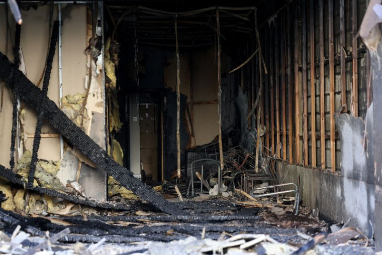 Nettoyage après une nuit de violentes manifestations anti-immigration à Sunderland