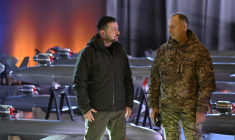 Volodymyr Zelensky et Oleksandre Syrsky à Kiev, en Ukraine, le 6 décembre 2024. ( AFP / GENYA SAVILOV )