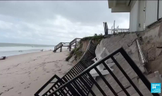 États-Unis : l'ouragan Nicole, rétrogradé en tempête tropicale, frappe la Floride