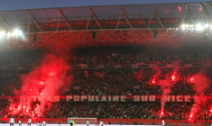 (ARCHIVES) La tribune des ultras niçois, au cours d'un match de Ligue 1 entre Nice et Brest, le 17 mai 2025 ( AFP / Sylvain THOMAS )
