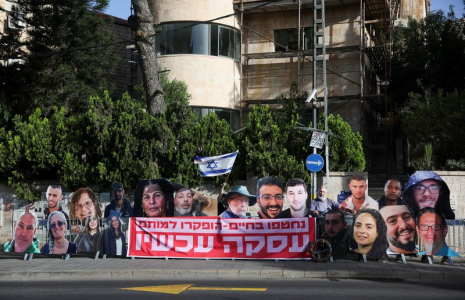 Des personnes participent à une manifestation à Jérusalem