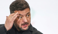 Le président ukrainien Volodymyr Zelensky donne une conférence de presse, le 1er juillet 2026 à Dublin ( AFP / Paul Faith )