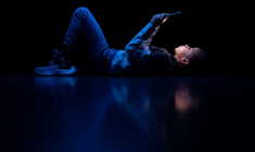 La question de la surexposition des enfants aux écrans a émergé comme un enjeu de santé publique (illustration) ( AFP / JOEL SAGET )